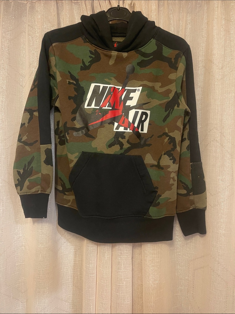 Nike Crewneck Hoodie Sweatshirt in Camouflage Green and Black with Red Logo